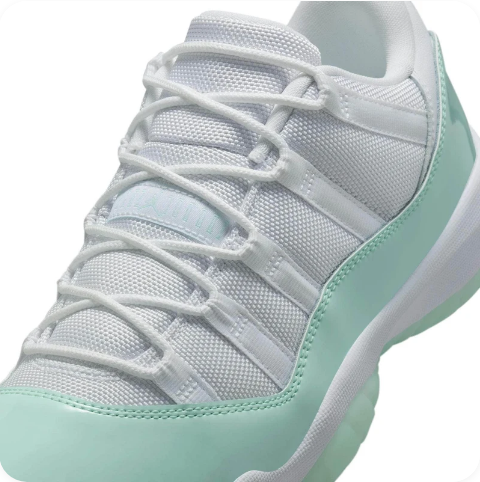 Air Jordan 11 Retro Low 'Igloo' (WMNS)